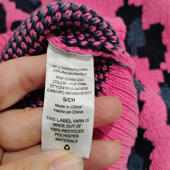 Chic Pink and Black Leopard V-Neck Sweater - Picture 3 of 7